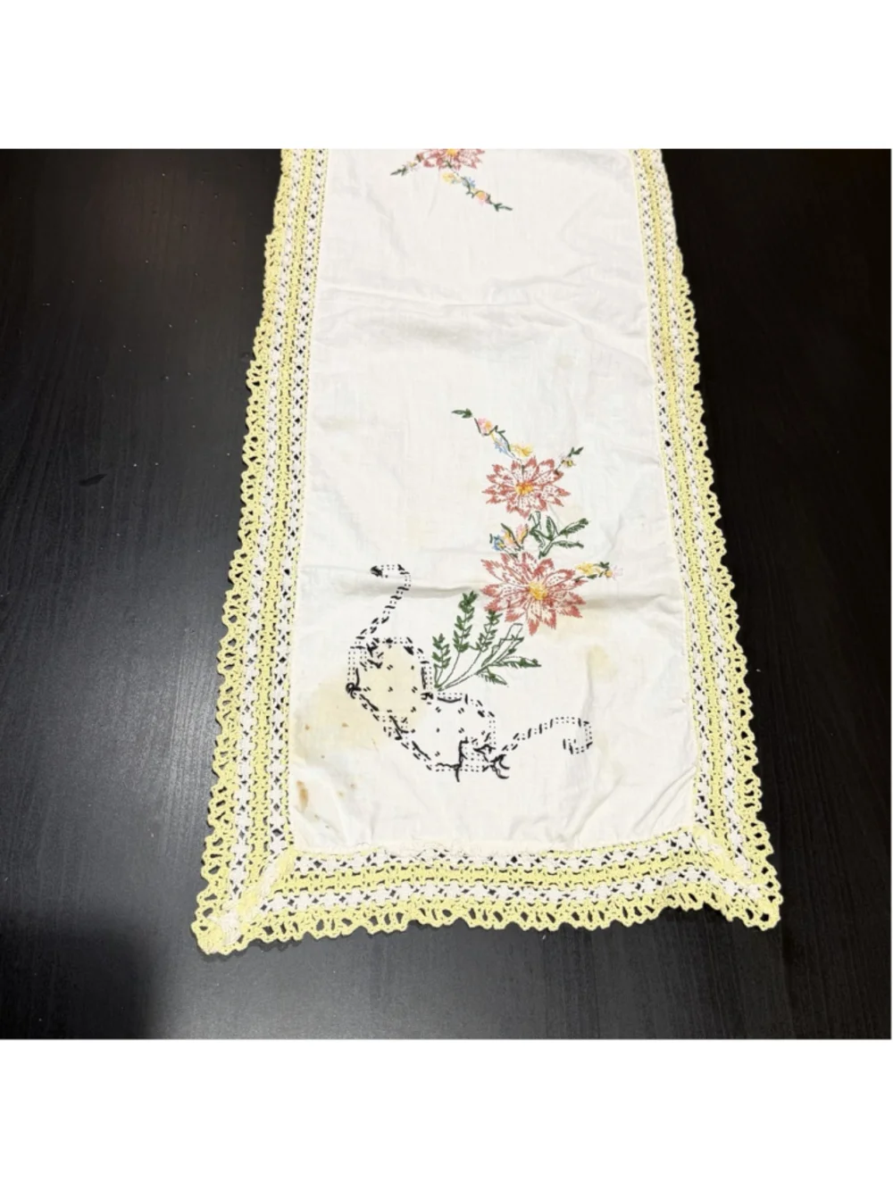 Vtg Cottagecore Floral Embroidered Dresser Scarf Table Runner Lace Trim 33.75x12
